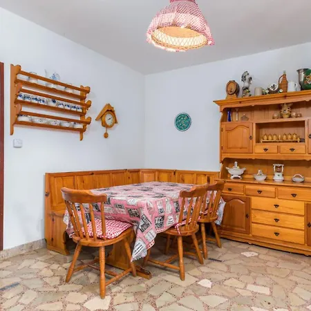 Seaside 064 By Guide Pula